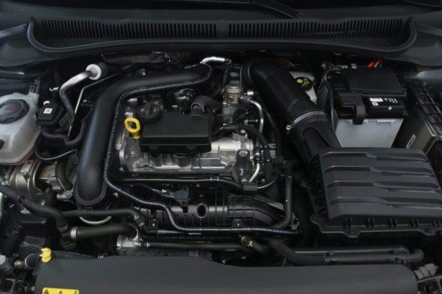 VOLKSWAGEN Polo 1.0 TSI R-Line Cerchi 17''/Retrocamera/Climatronic