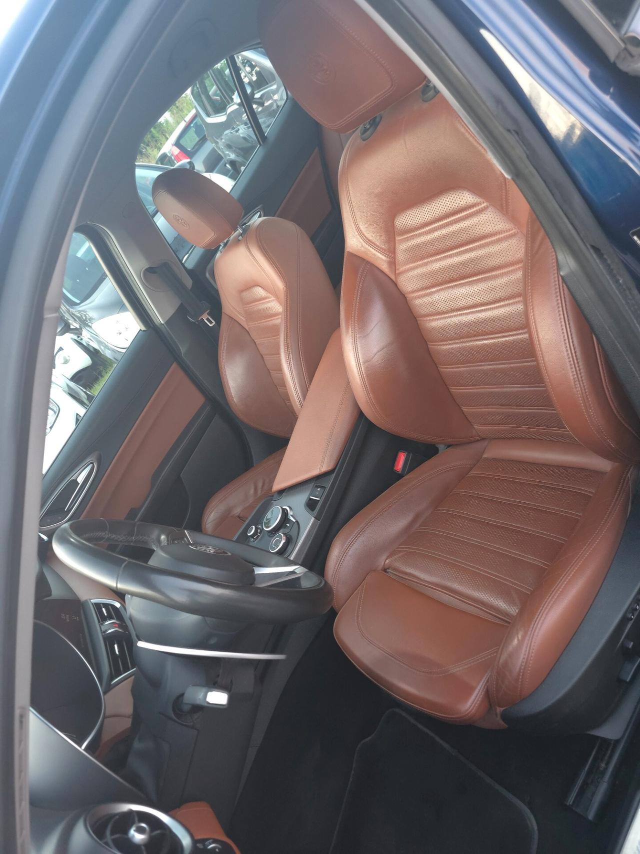 Alfa Romeo Giulia 2.2 Turbodiesel 210 CV AT8 AWD Q4 Veloce