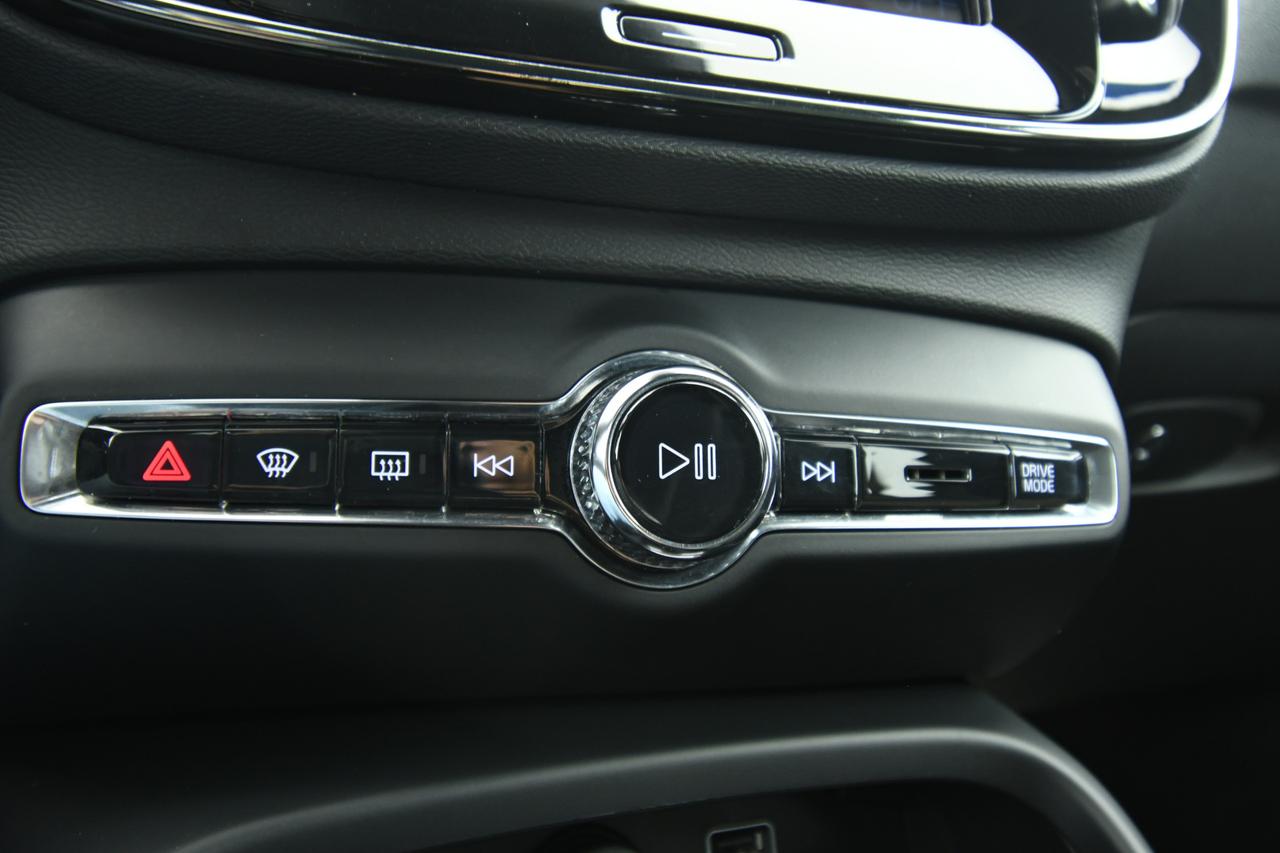 VOLVO XC40 1.5 t5 phev R-design auto LED+CAMERA+APP CONNECT
