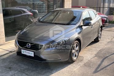 VOLVO V40 D2 1.6 R-design Momentum