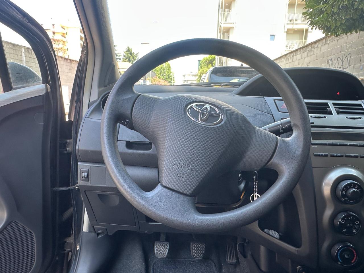 Toyota Yaris 1.0 5 porte - ok neopatentati - 56000 km