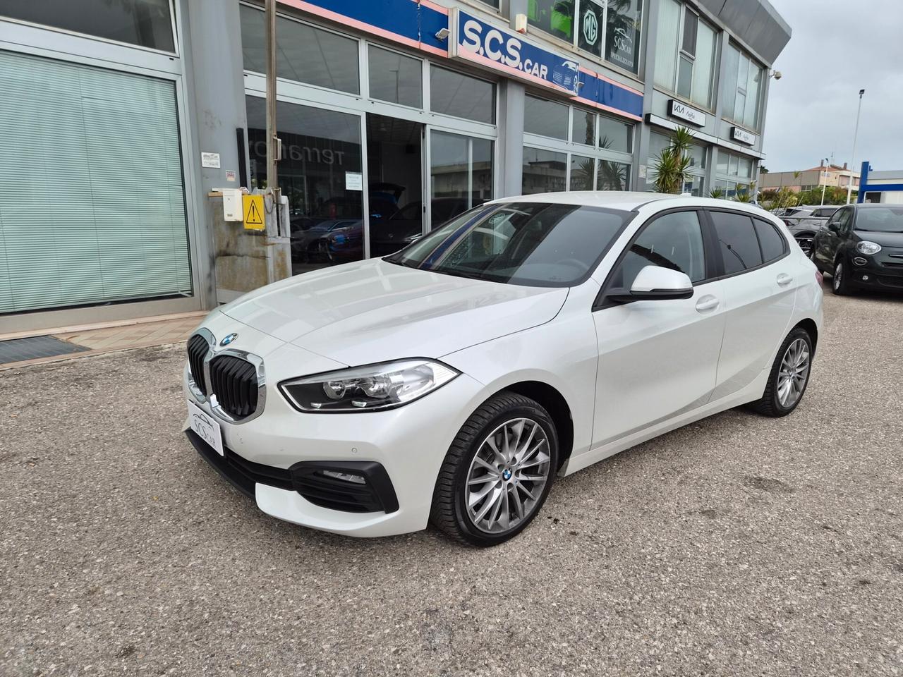 Bmw 116 116d 5p. Business Advantage