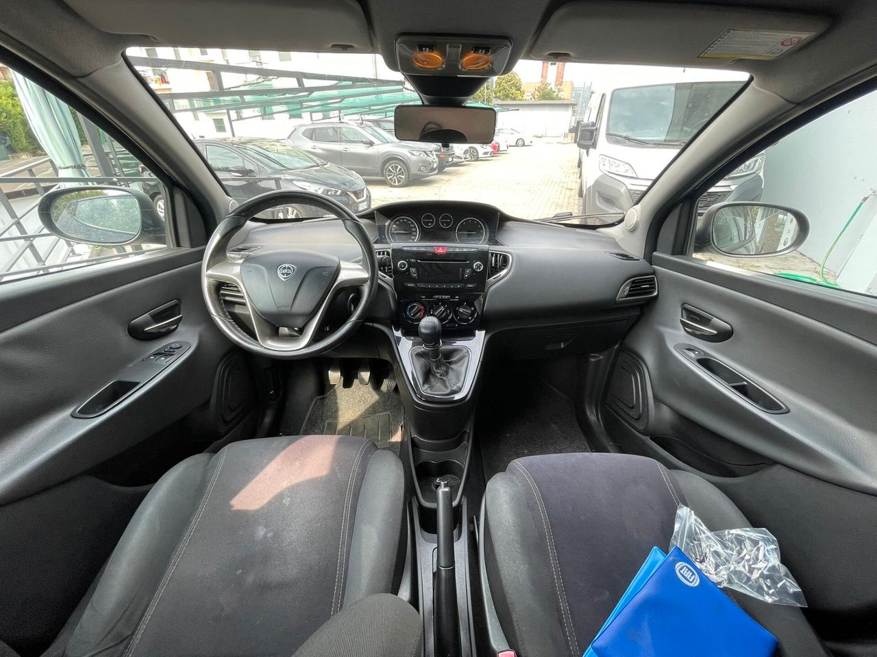 Lancia Ypsilon