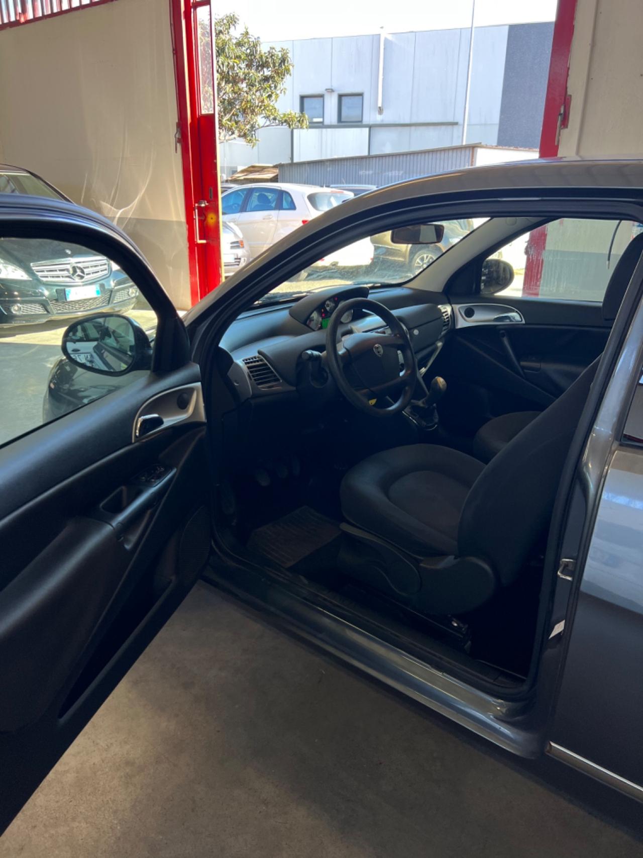 Lancia Ypsilon 1.3 MJT 75 CV Diva