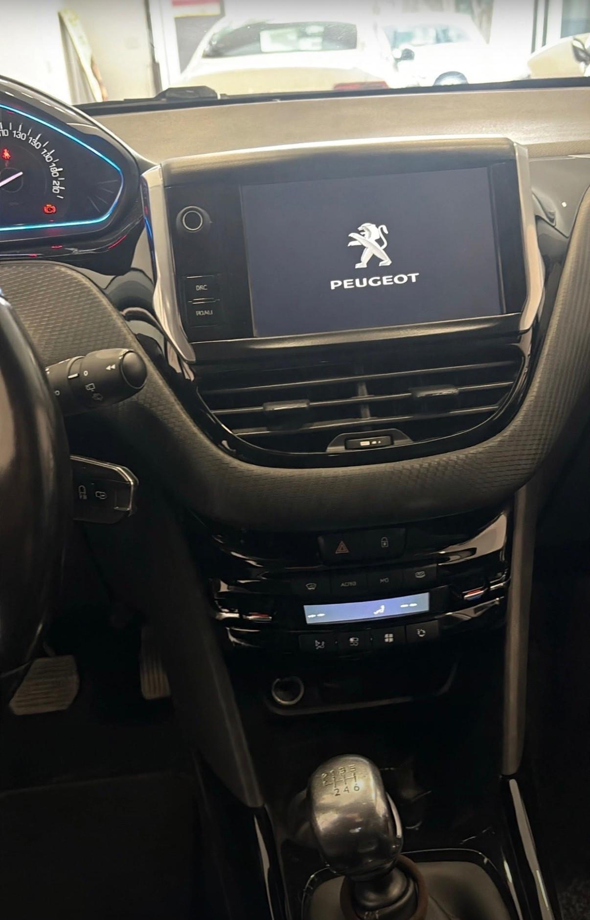 Peugeot 2008 BlueHDi 120 S&S Black Matt Limited Edition