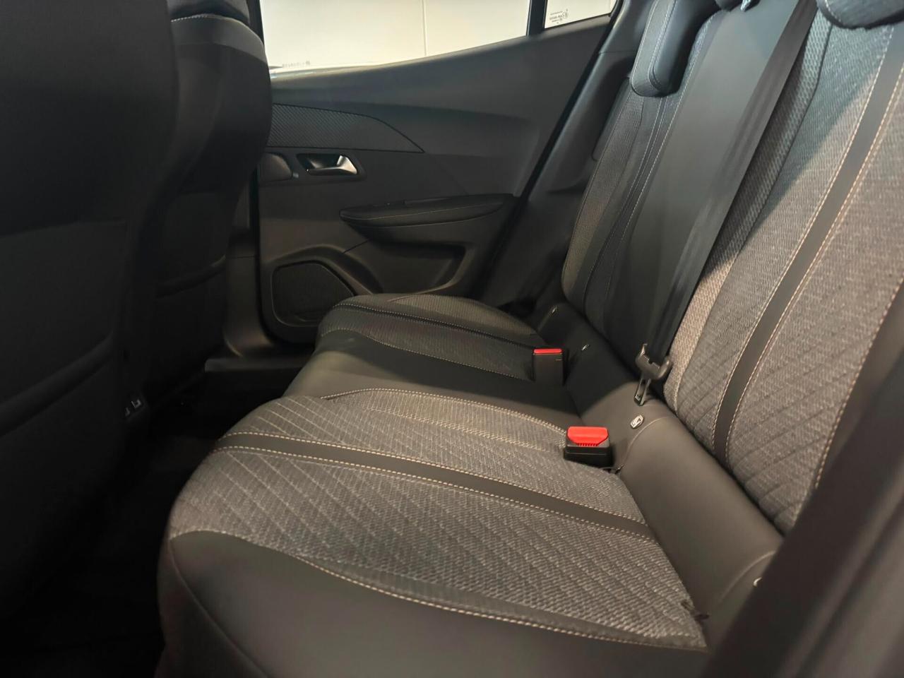 Peugeot 2008 ALLURE motore elettrico 156 CV 54 kWh SPOTICAR