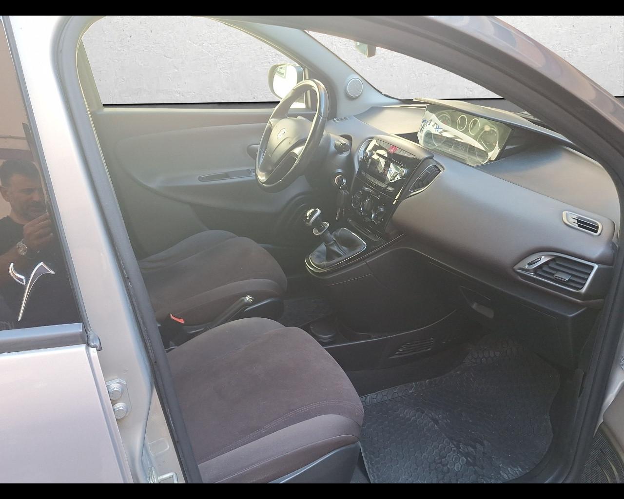 LANCIA Ypsilon 3ª serie - Ypsilon 1.2 69 CV 5 porte S&S Gold