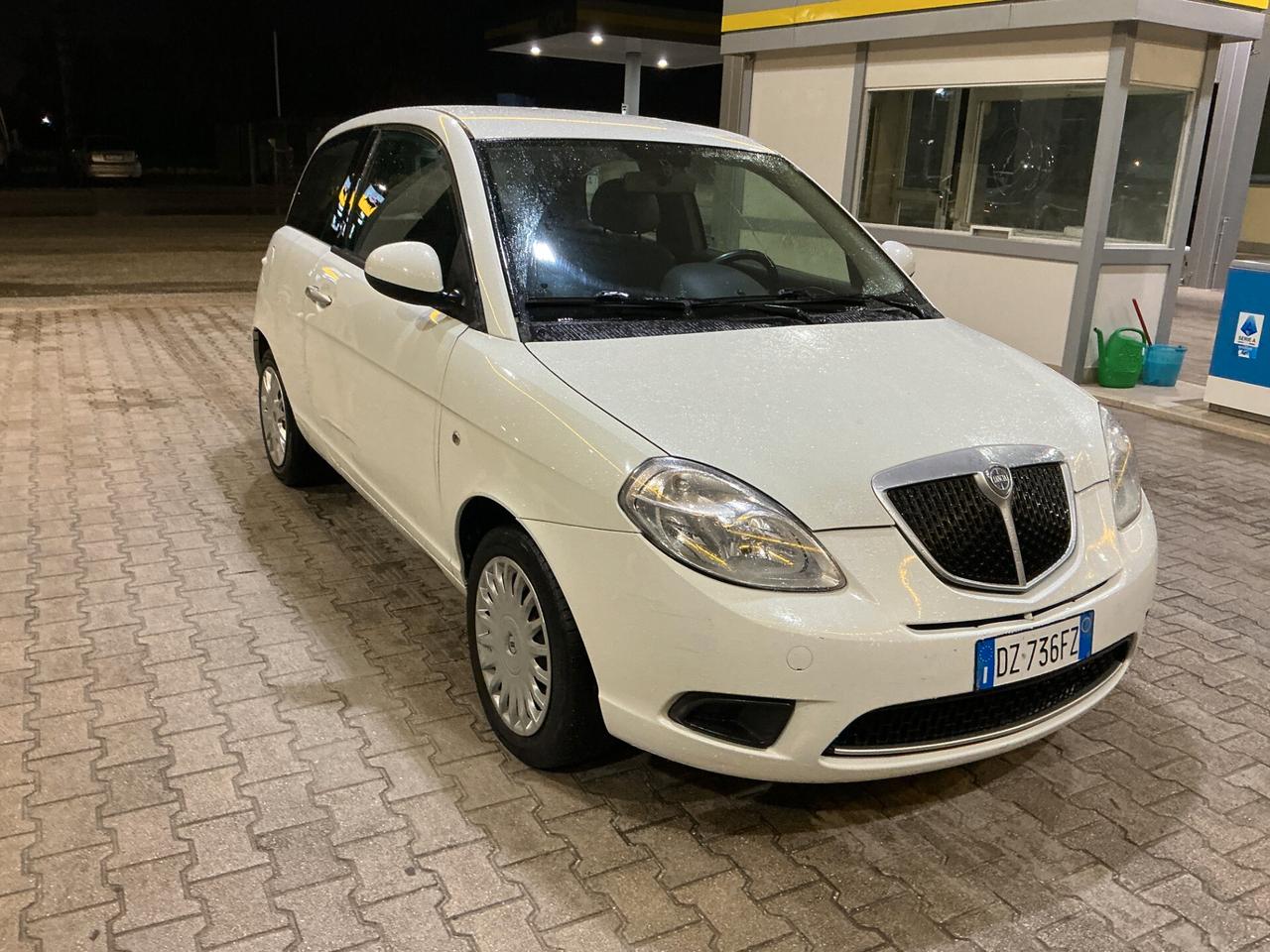 Lancia Ypsilon 1.2 Argento