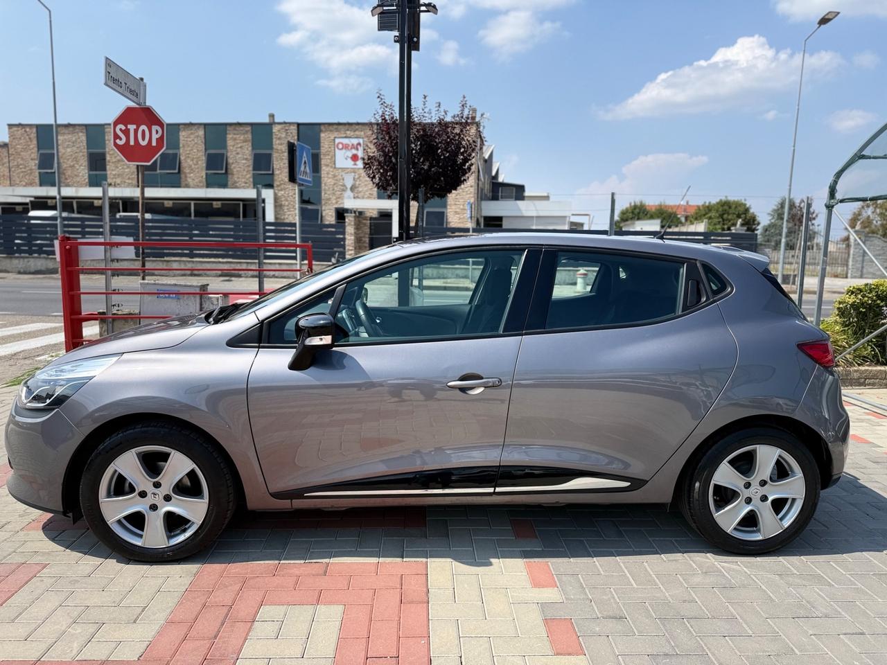 Renault Clio 1.2 75CV 5 porte Zen EURO6 NEOPATENTATI