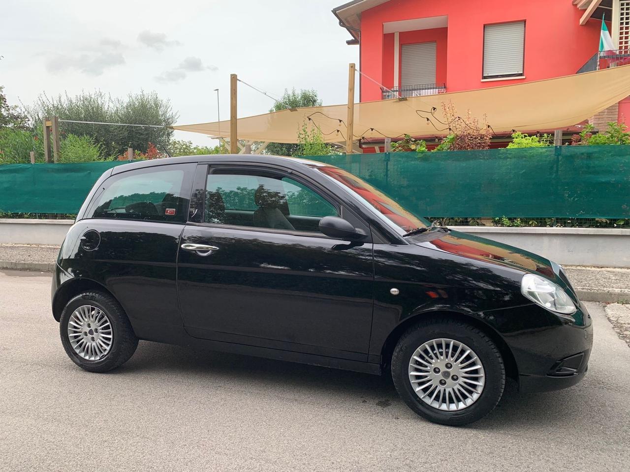 Lancia Ypsilon restailing 1.2 metano benzina