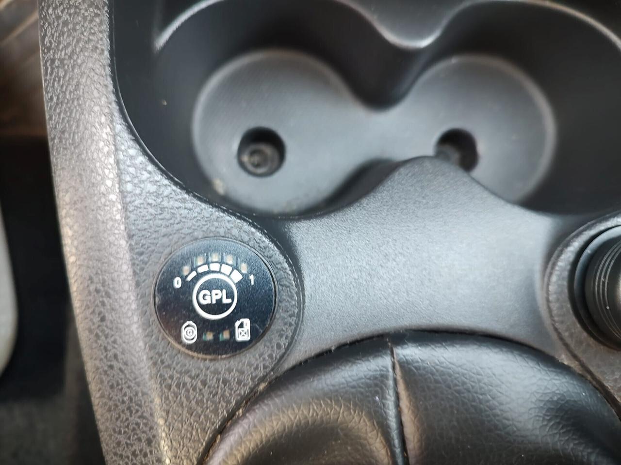 Dacia Sandero 0.9 TCe 12V T-GPL 90 Start&Stop SS Lauréate Family