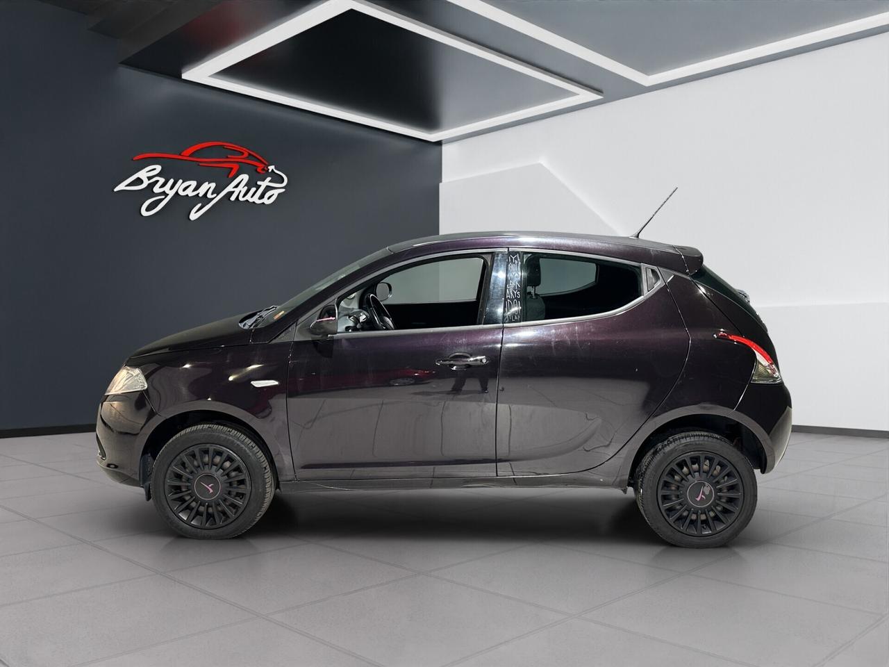 Lancia Ypsilon 0.9 TwinAir 85 CV 5 porte Metano Ecochic ELEFANTINO