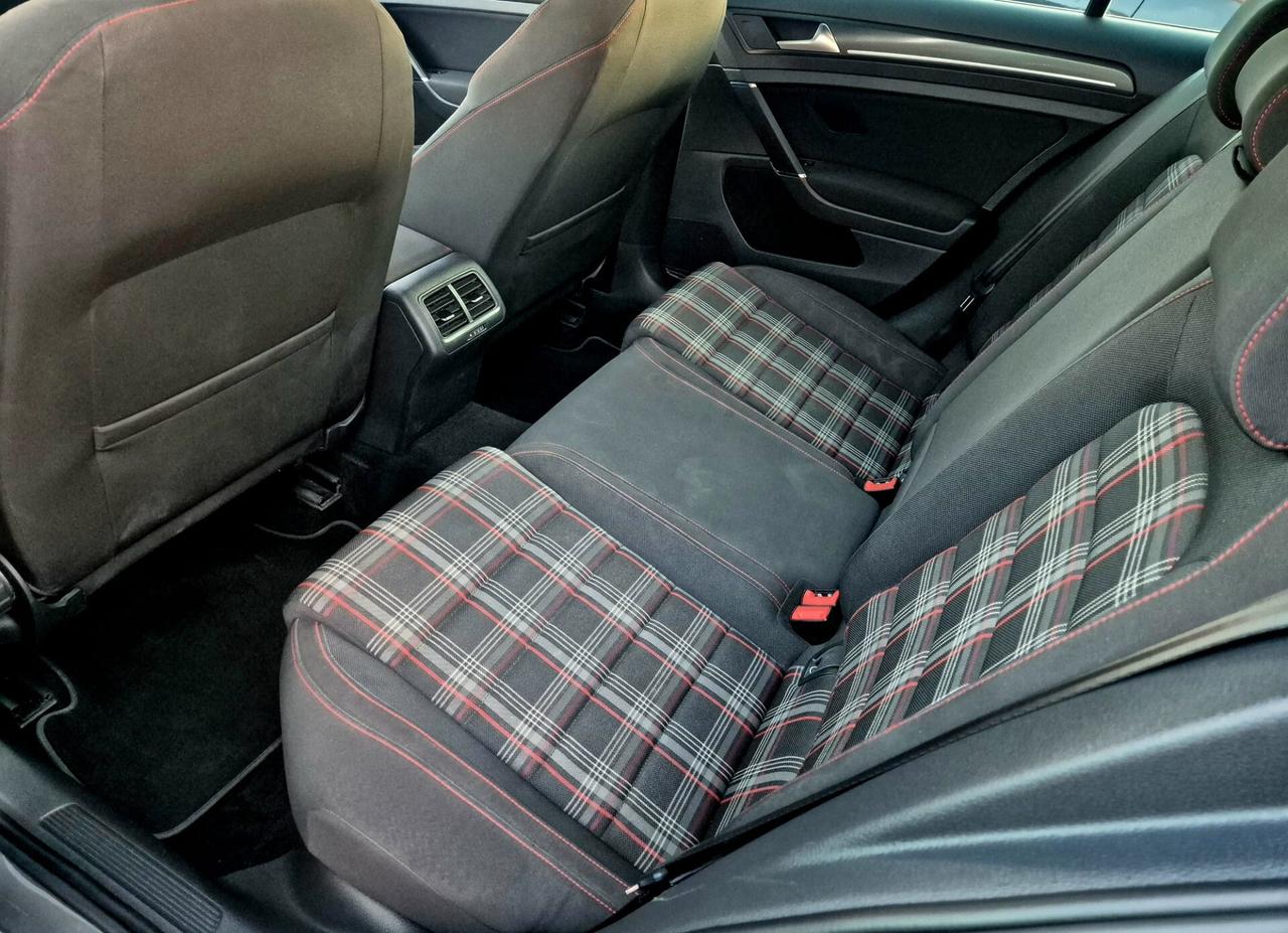 Volkswagen Golf GTI 2.0 245 CV DSG