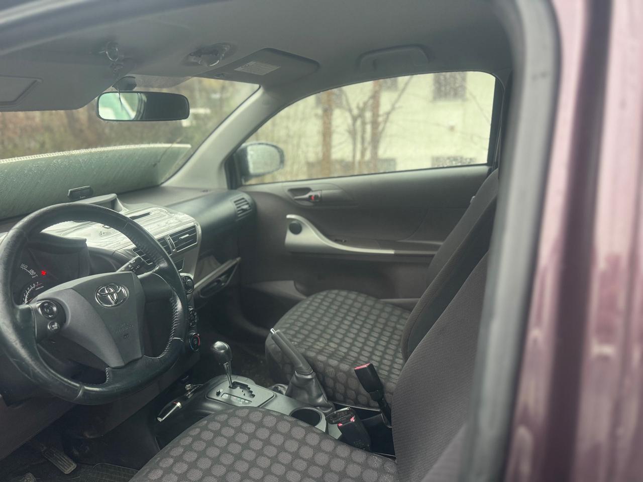 Toyota iQ 1.0 benzina automatica 4 posti