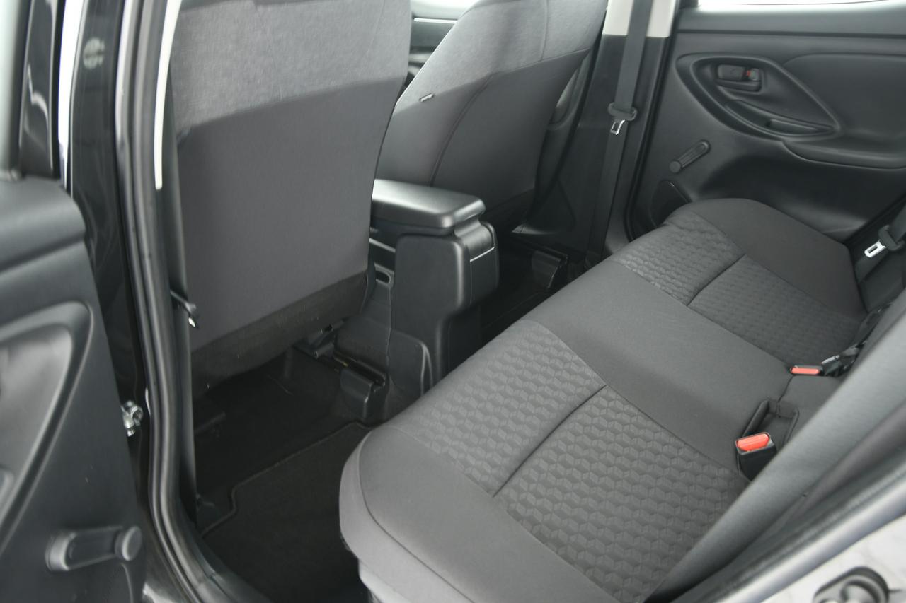 TOYOTA Yaris 1.5h Business CAMERA+ACC+APP CONNECT+NEOPATENTATI