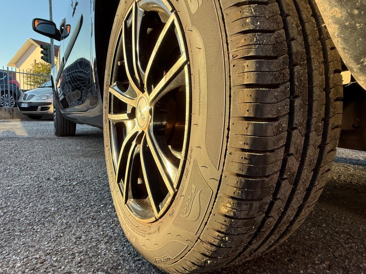 Renault Clio 1.2 16V 5 porte Le Iene