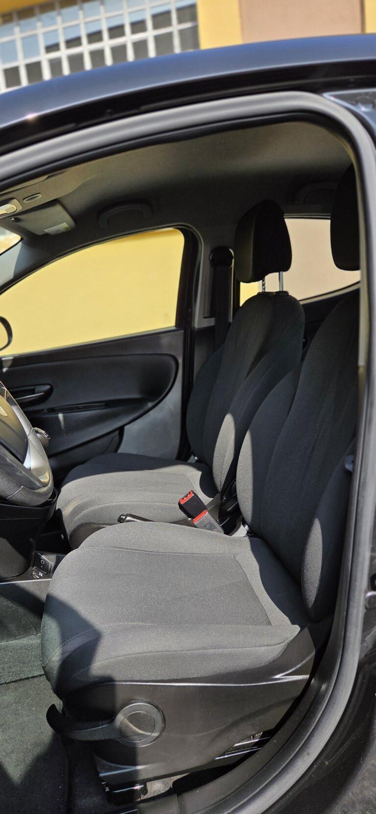 Lancia Ypsilon 1.0 FireFly 5 porte S&S Hybrid Ecochic GOLD KM. 22.000 AUTO PER NEOPATENTATI