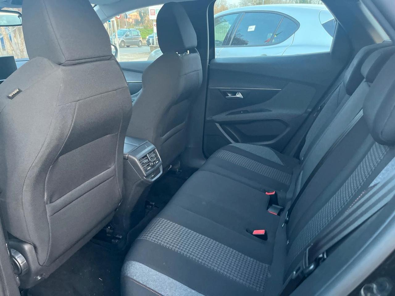 Peugeot 3008 BlueHDi 130 S&S EAT8 Active Pack