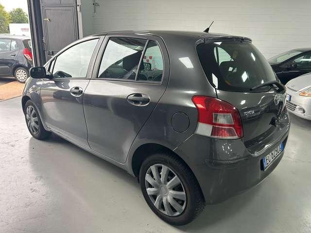 Toyota Yaris Yaris II 2005 5p 1.4 d-4d Now dpf