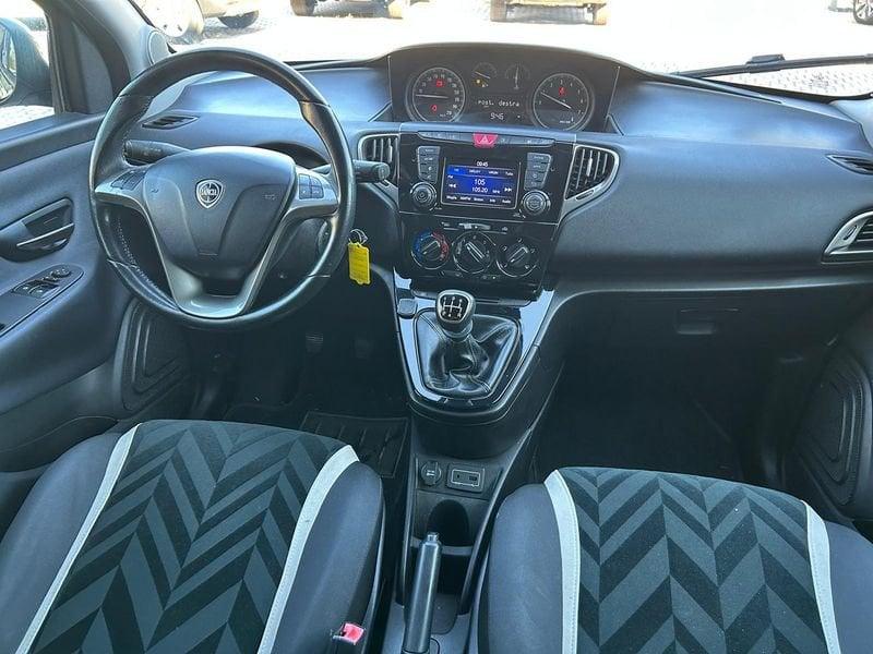 Lancia Ypsilon III 2015 5 Porte 1.2 69cv Silver