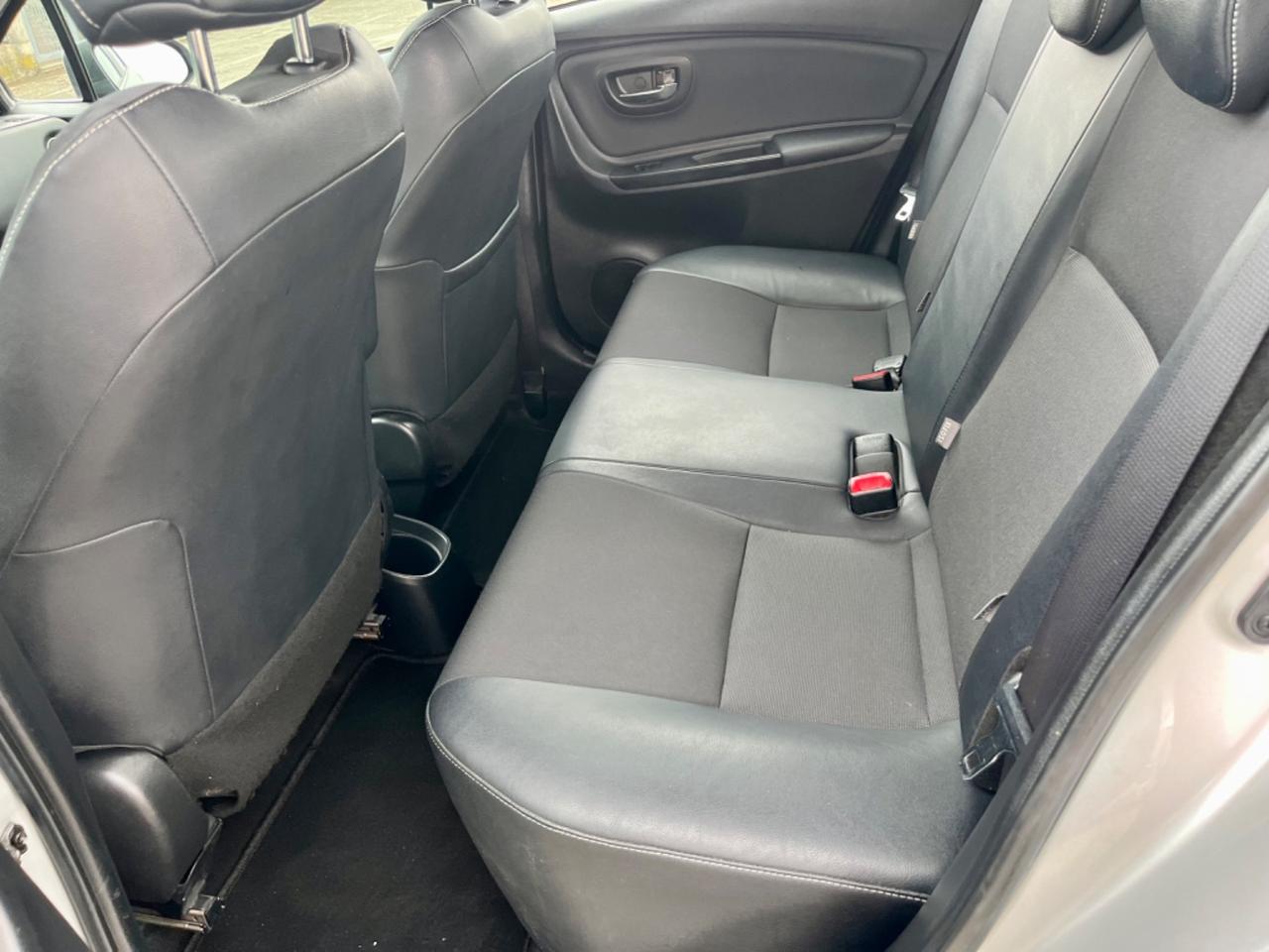 Toyota Yaris 1.3benz 2015 90.000km perfetta per neopatentati