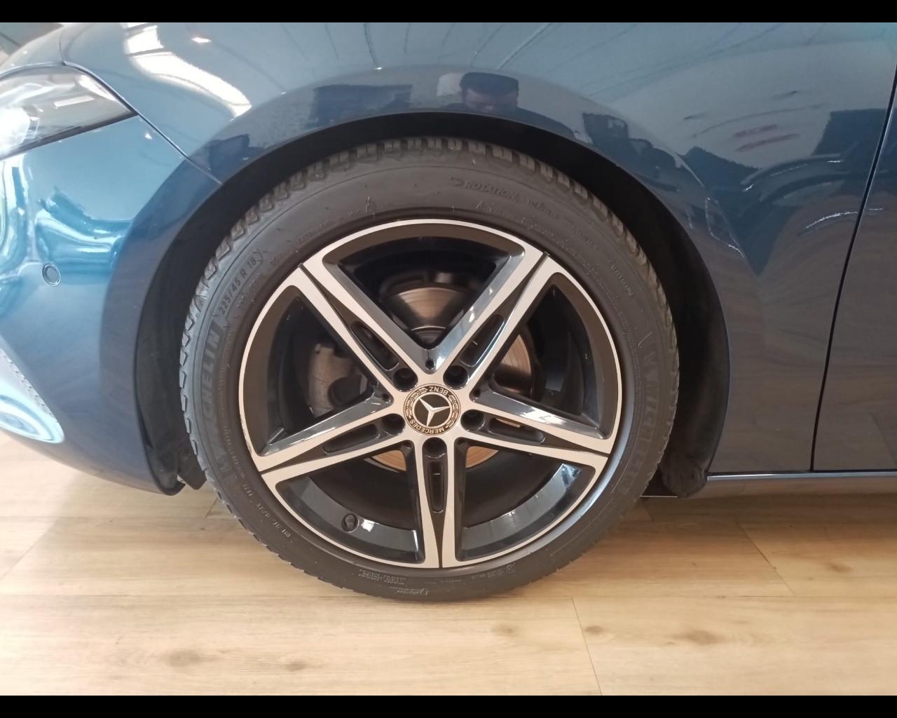 Mercedes-Benz Classe A - W177 2018 - A 180 d Sport auto