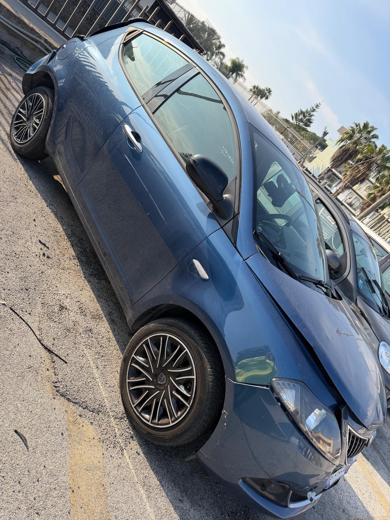 Lancia Ypsilon 1.0 70CV Hybrid Gold