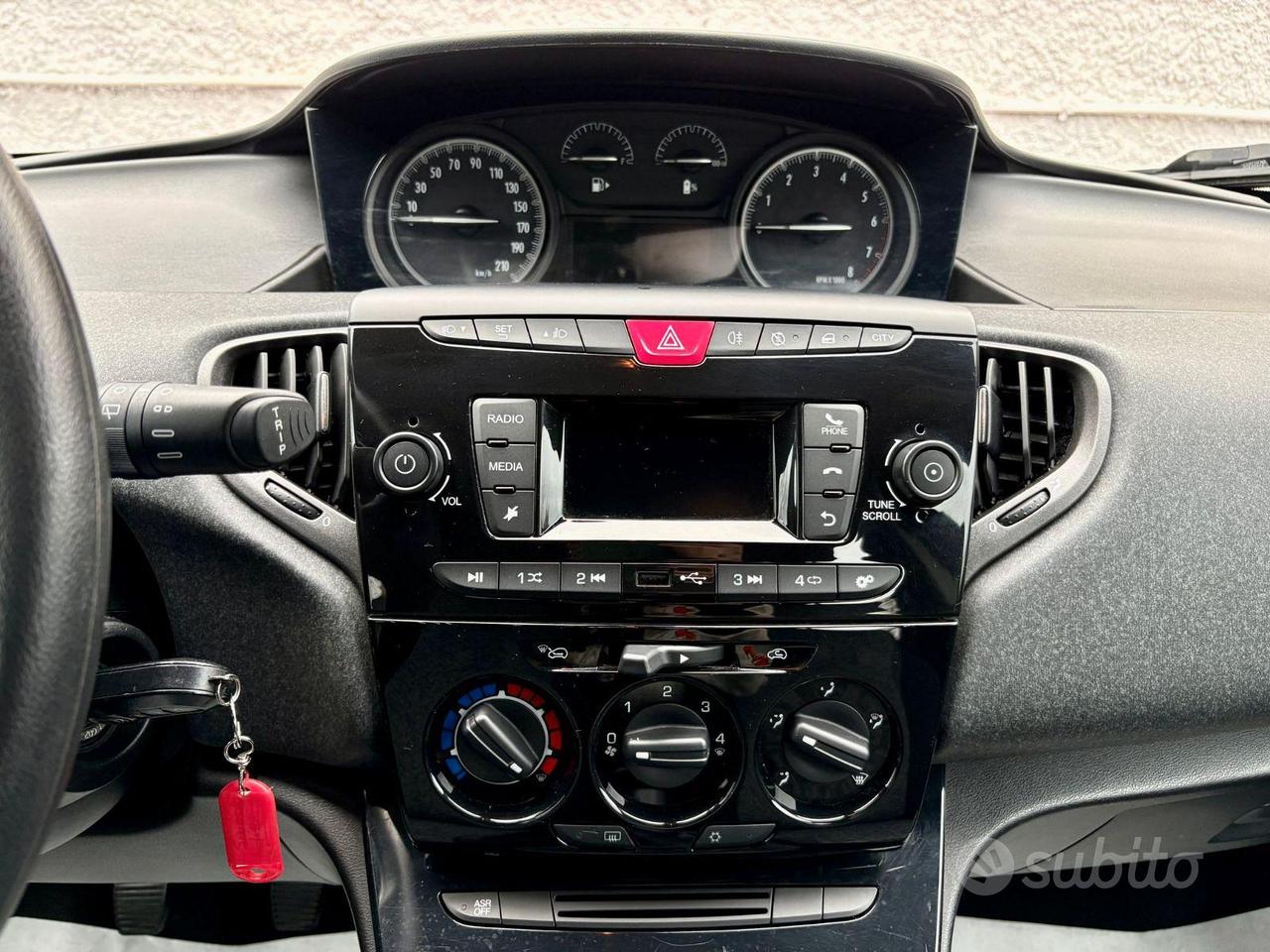 LANCIA Y 1.0 Benz/Hybrid Ecochic 99.000 KM!!! 70cv