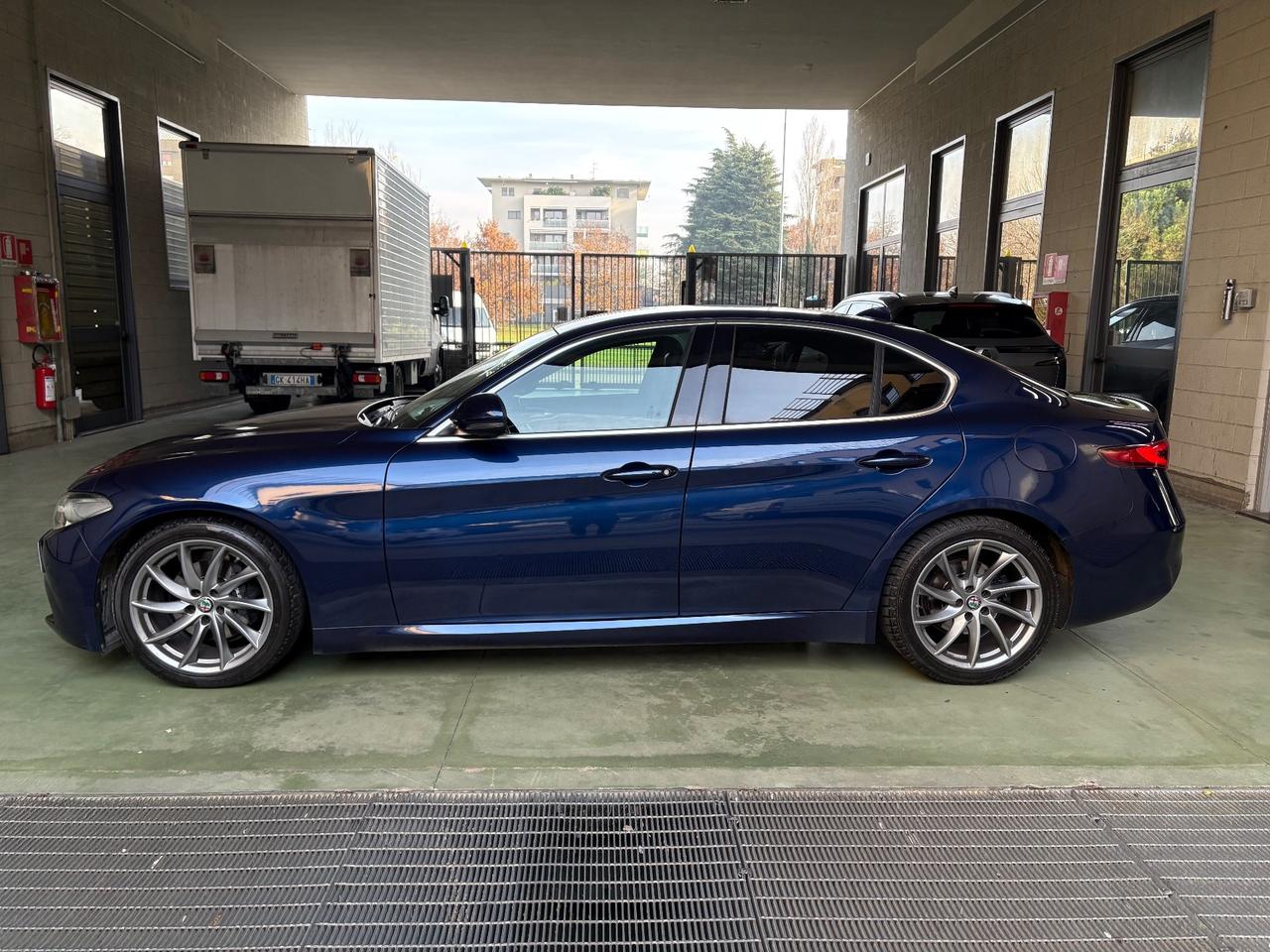 Alfa Romeo Giulia 2.2 Q2 Turbodiesel 180 CV AT8 Business Sport Launch Ed.