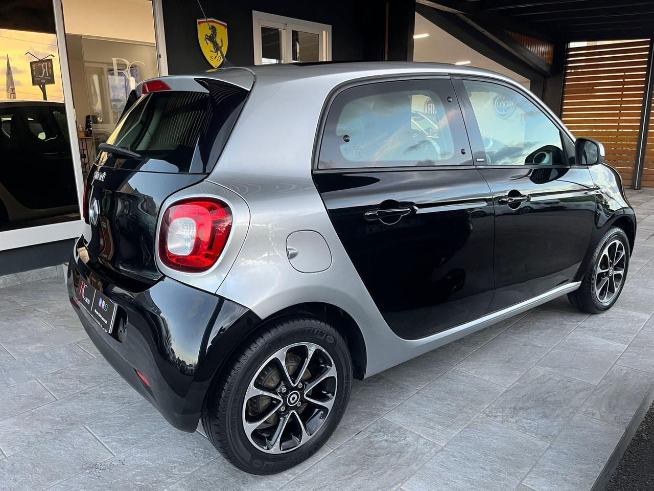 Smart ForFour 70 1.0 Passion Adatta A Neopatentati