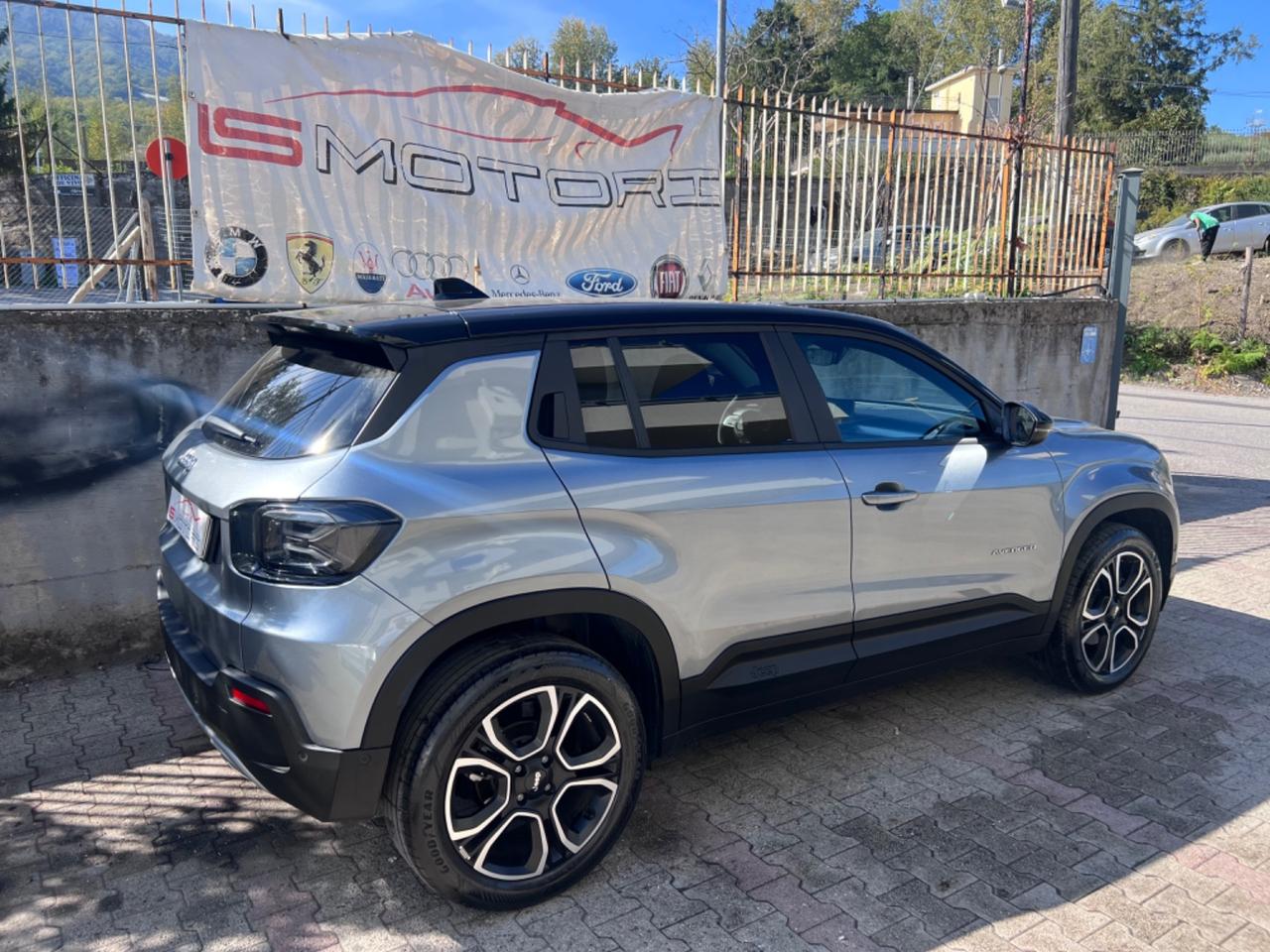 Jeep Avenger 1.2 Turbo 100 CV MHEV Summit