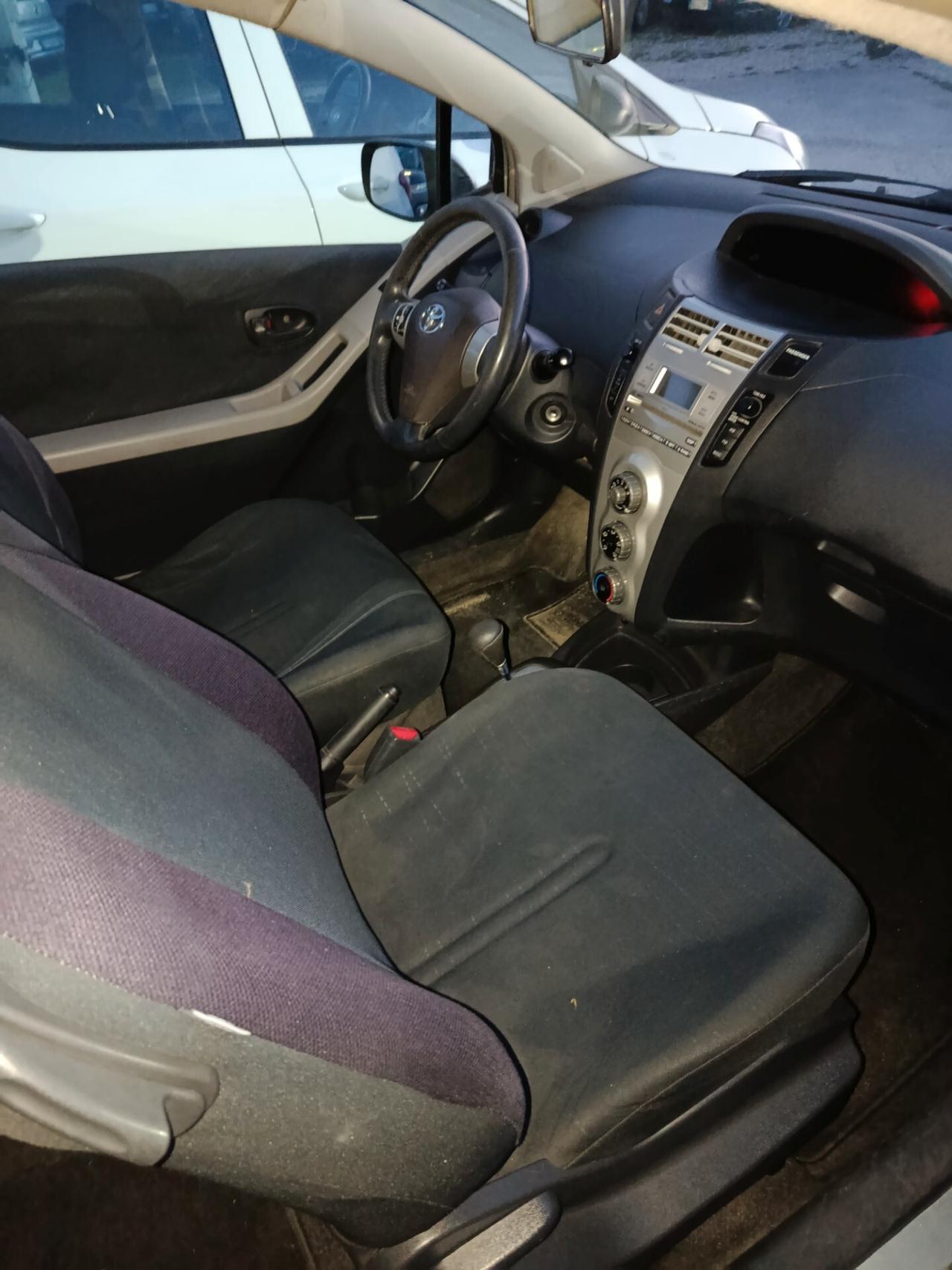 Toyota Yaris 1.0 3 porte Sol