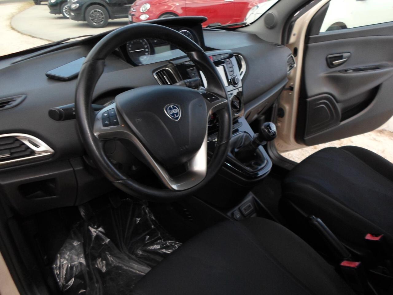 Lancia Ypsilon 1.2 69 CV 5 porte Platinum (GPL)
