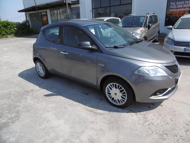 LANCIA Ypsilon 1.2 69 CV 5 porte Gold
