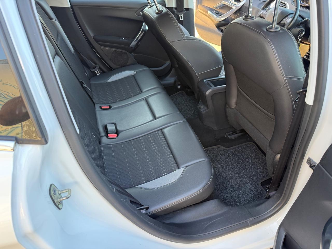 Peugeot 2008 1.6 e-HDi 115 CV Stop&Start Allure