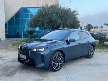 Bmw IX xDrive 45 Msport Pro Super sconto di €39.100