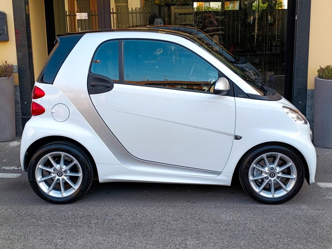 Smart ForTwo 1.0 71cv MHD SERVOSTERZO/Navi/Full