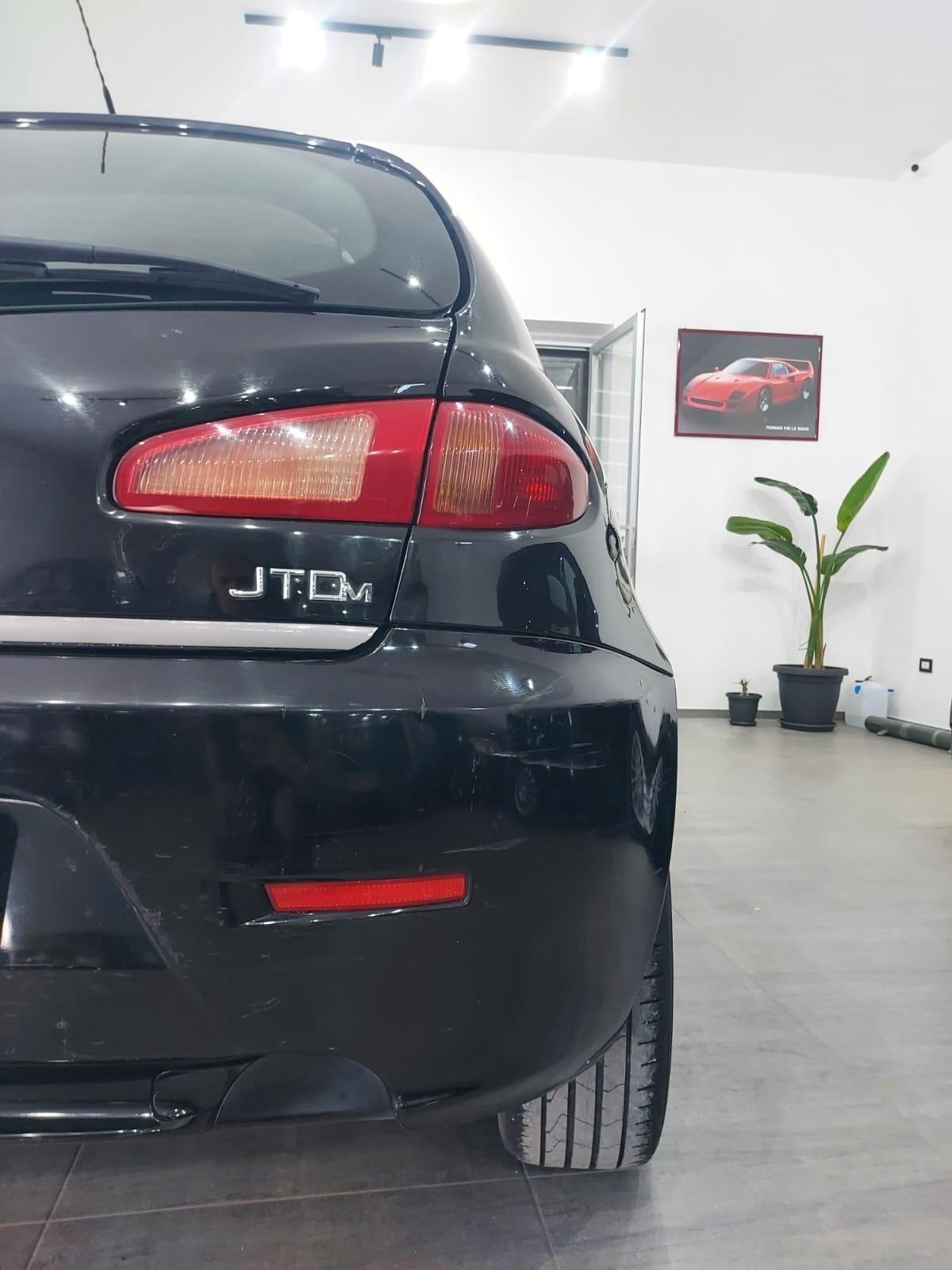 Alfa Romeo 147 1.9 JTD (120) 5 porte Distinctive