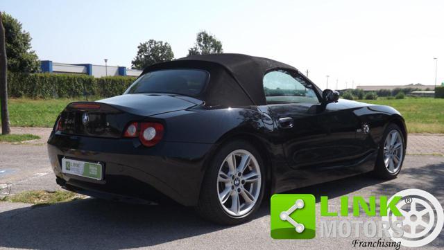 BMW Z4 ( E85 ) 2.2i roadster con interni in pelle rossa