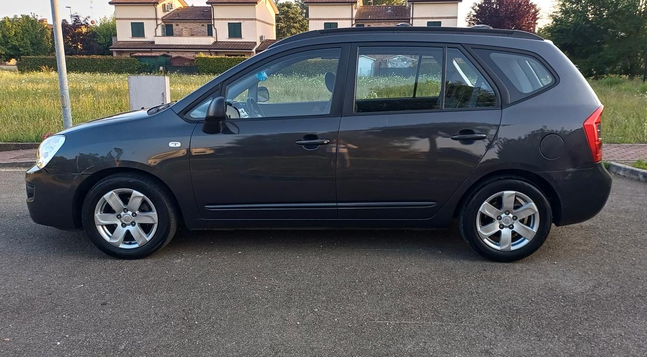 Kia Carens 2.0 CVVT LX Family