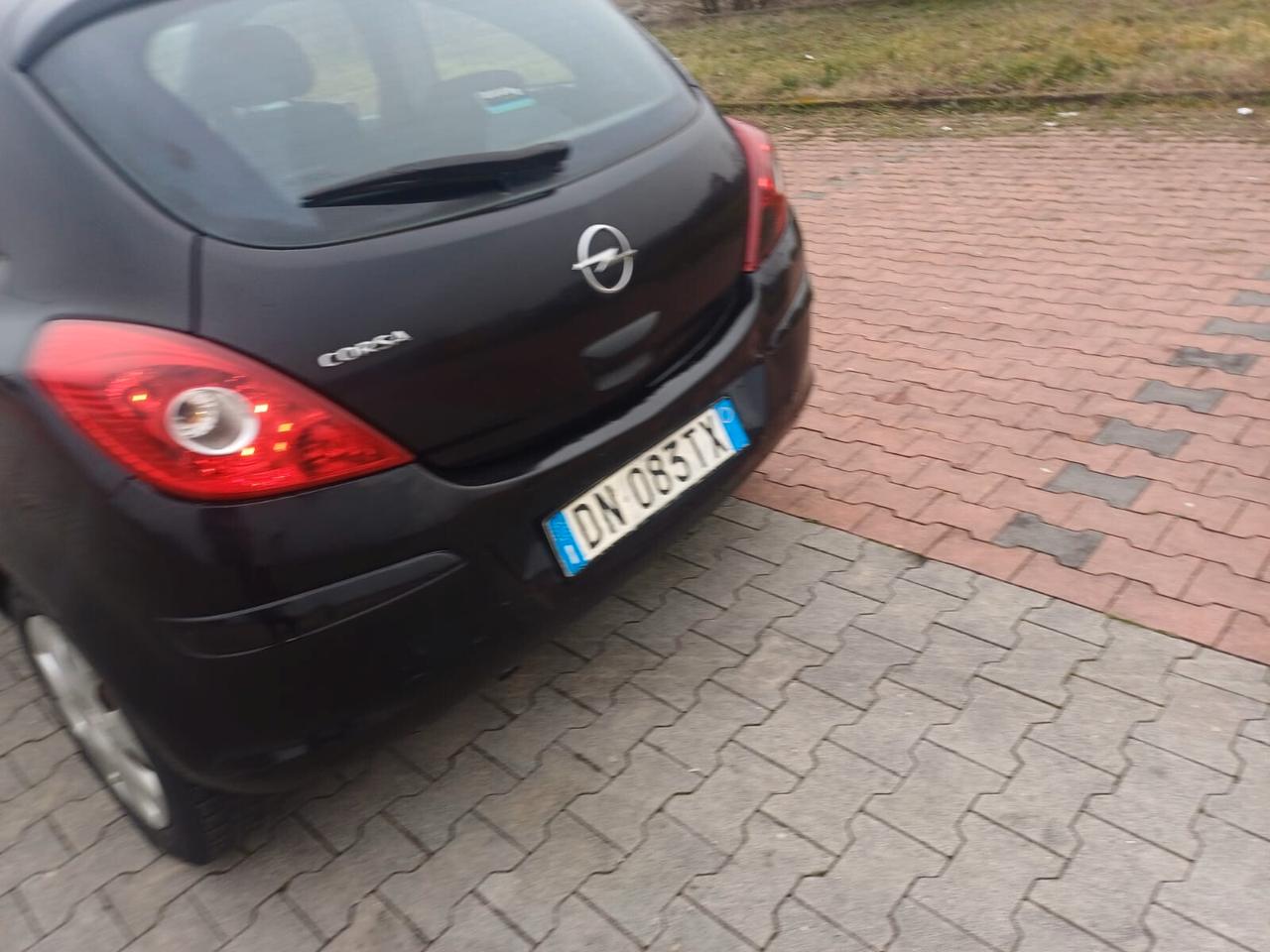 Opel Corsa 1.2 3 porte Sport