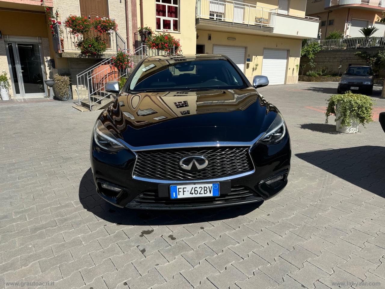 INFINITI Q30 1.5d DCT Premium City Black