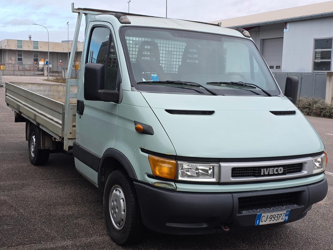 Iveco daily 2.3D con Imperiale e Gancio traino