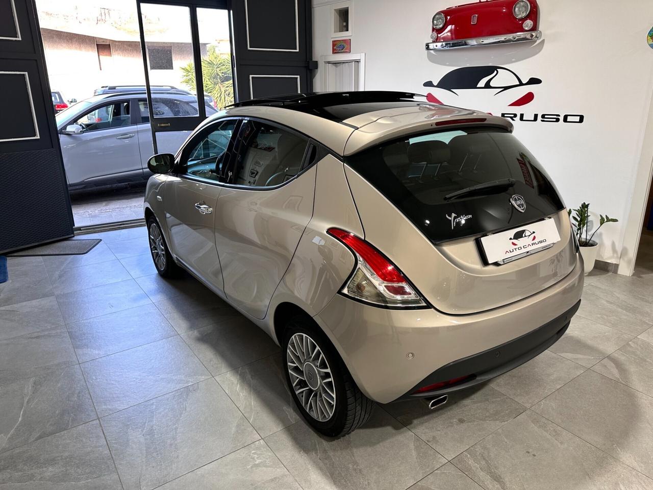 Lancia Ypsilon 1.3 MJT 16V 95 CV - PLATINO - TETTO