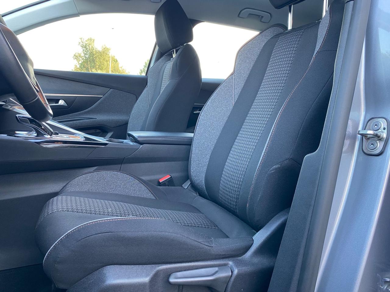 Peugeot 3008 EAT8 1.5 130 CV Garantita