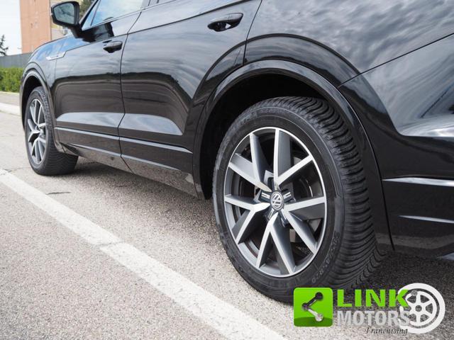VOLKSWAGEN Touareg 3.0 V6 TDI 286 CV R-LINE