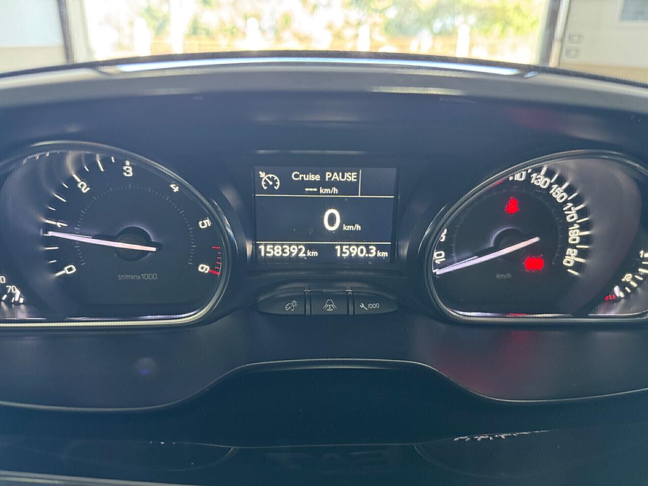 Peugeot 2008 1.6 HDI 100 CV Allure