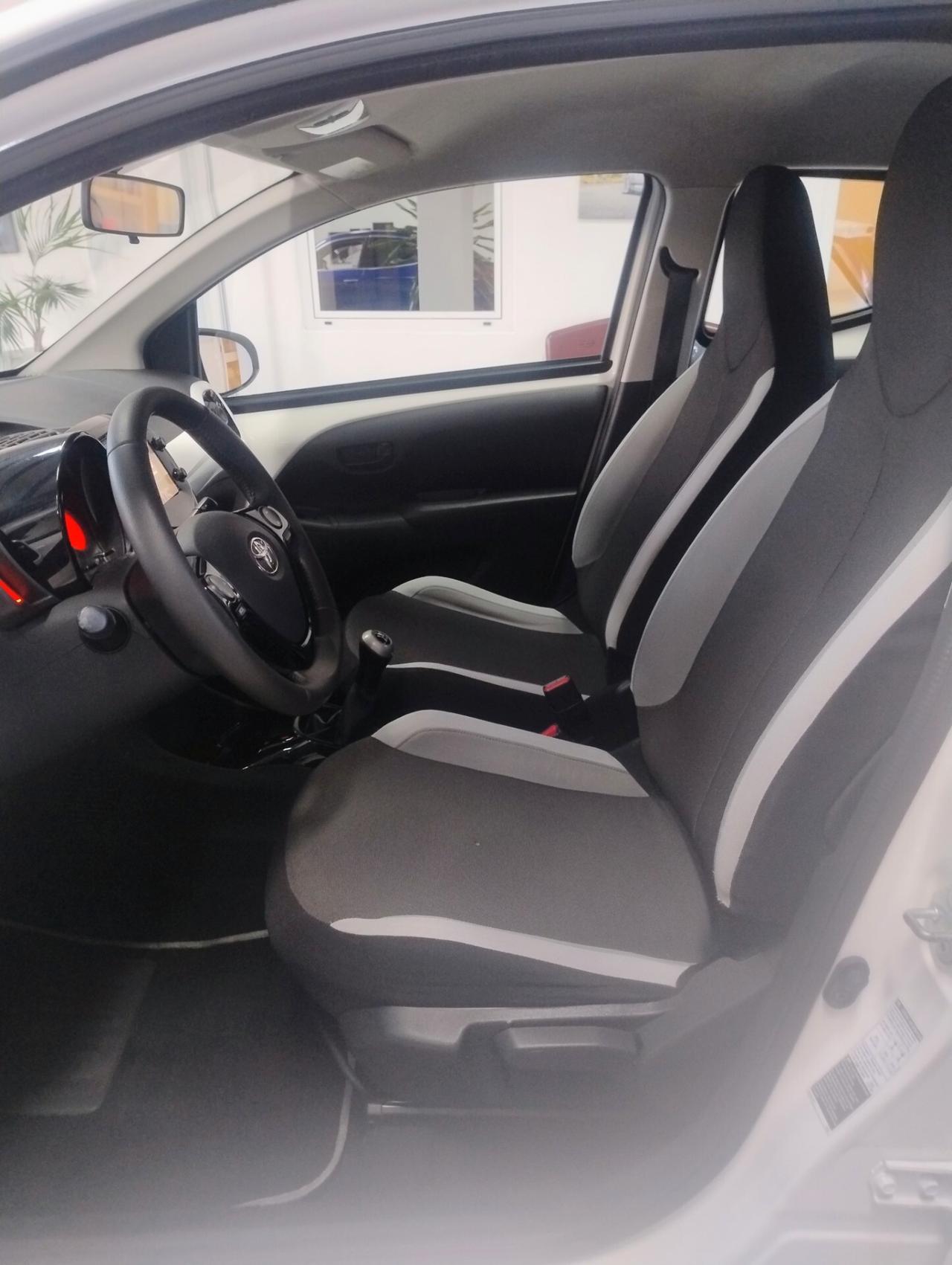 Toyota Aygo 1.0 VVT-i 69 CV 5 porte x-play