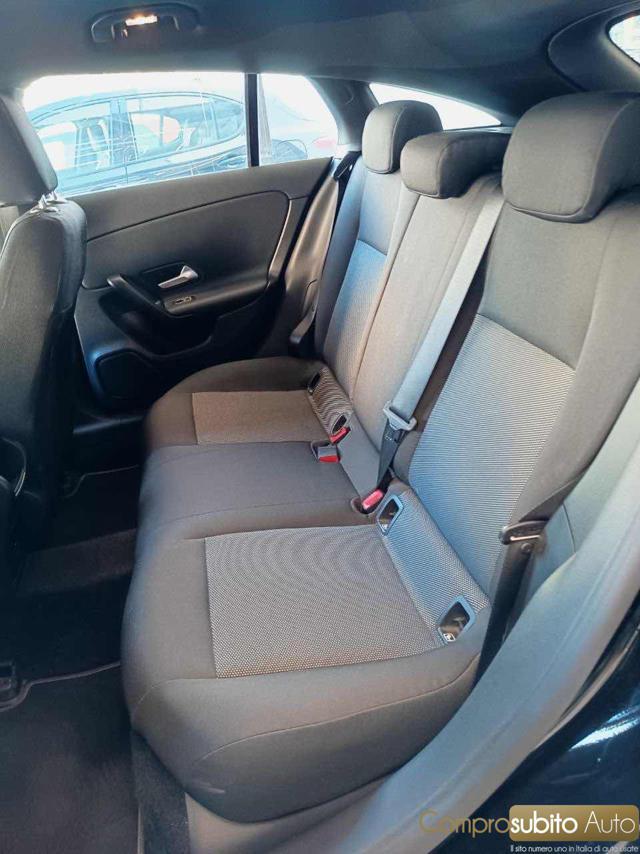 MERCEDES-BENZ CLA 180 Automatic Shooting Brake Sport