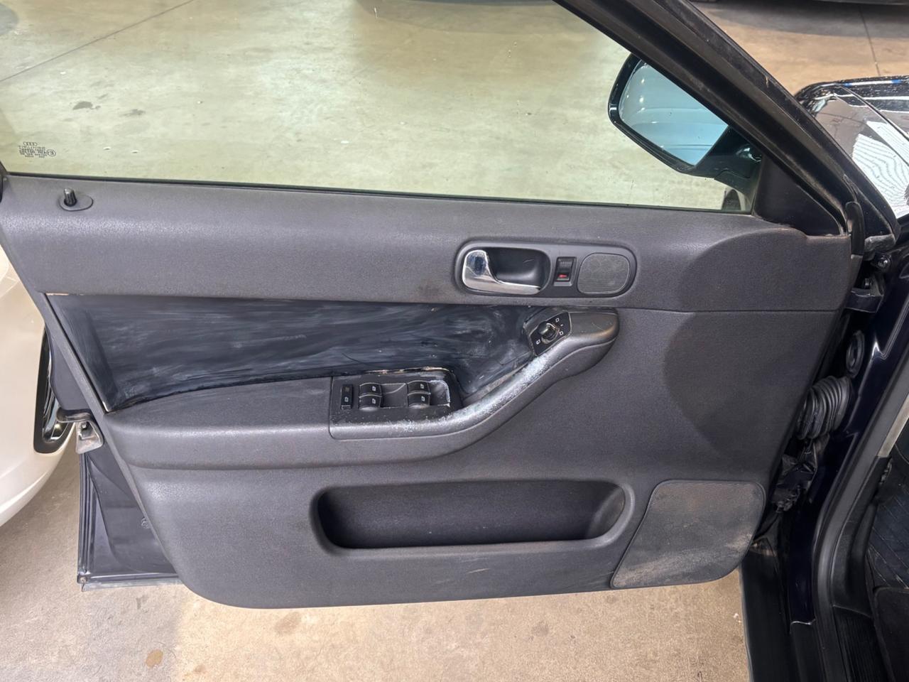 Audi A3 1.8 20V cat 5p. Ambiente